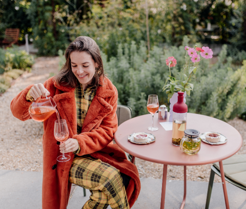 Theeproeverij bij Mevrouw Cha