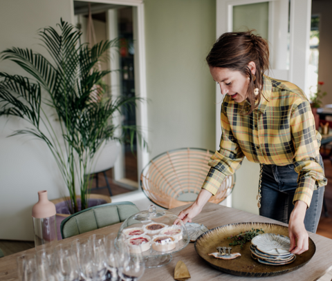 Theeproeverij bij Mevrouw Cha