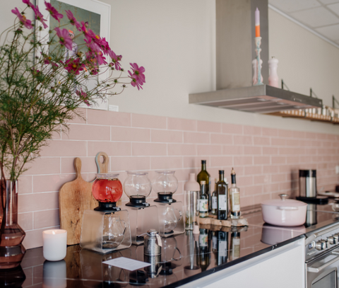 Theeproeverij bij Mevrouw Cha