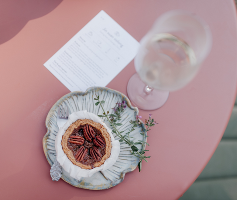 Theeproeverij bij Mevrouw Cha