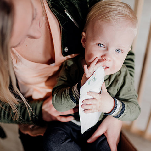 Thee drinken als je zwanger bent, moeder en zoon houden van thee