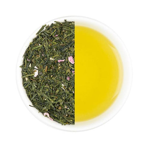 sakura sencha tea met kersenbloesem blaadjes